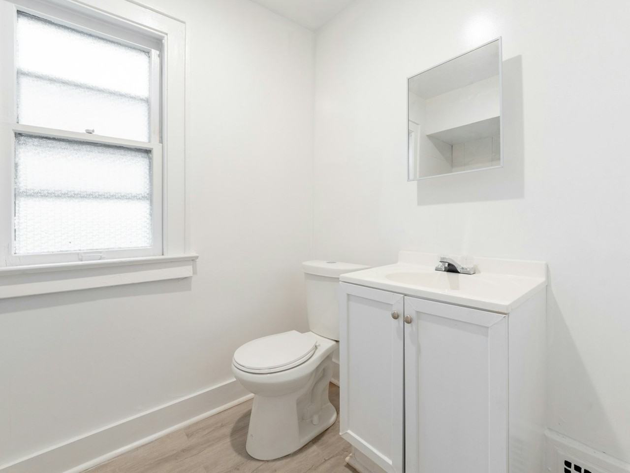 11009 Greenwich Avenue - Photo 5 of 8