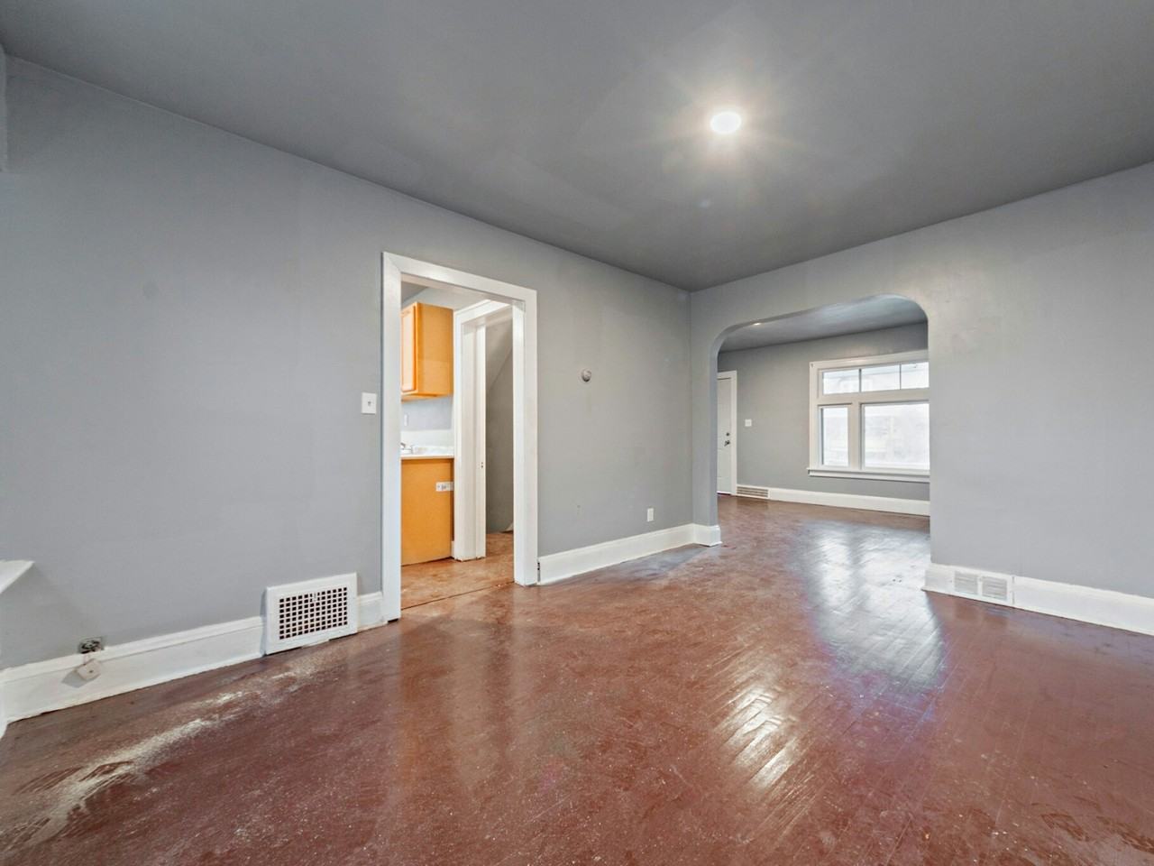 11009 Greenwich Avenue - Photo 6 of 8