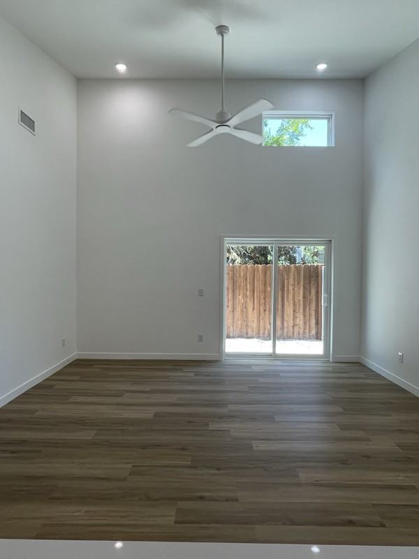610 E 8th St - Photo 4 of 31