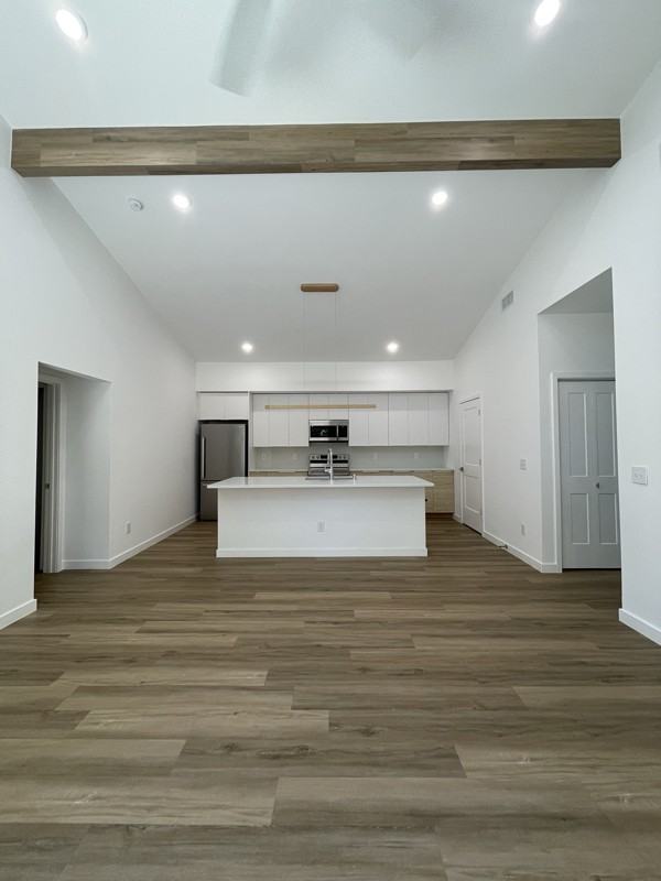 610 E 8th St - Photo 5 of 31