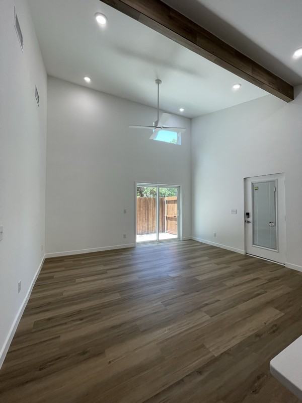 610 E 8th St - Photo 6 of 31