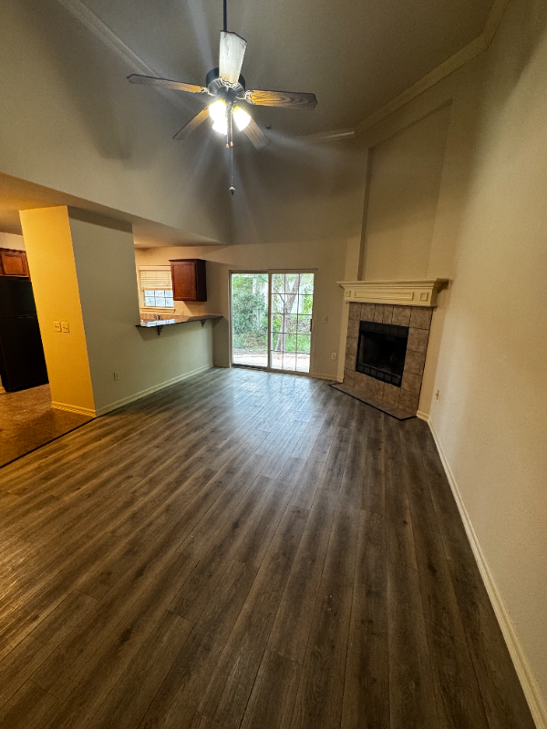 1760 N Chestnut Ave - Photo 2 of 11