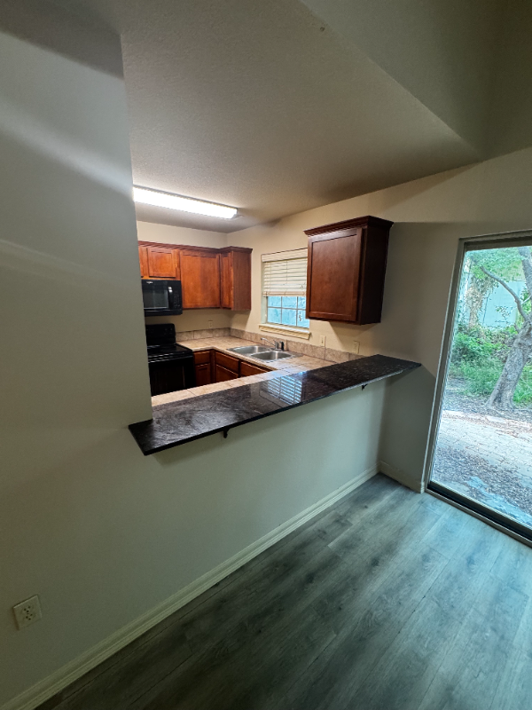 1760 N Chestnut Ave - Photo 3 of 11