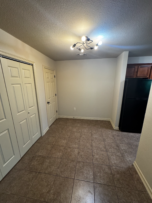 1760 N Chestnut Ave - Photo 4 of 11
