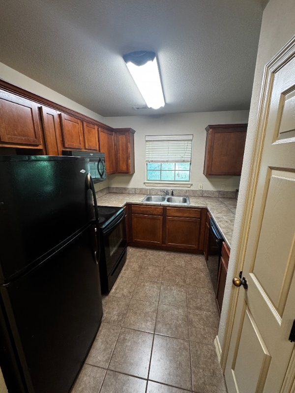1760 N Chestnut Ave - Photo 5 of 11