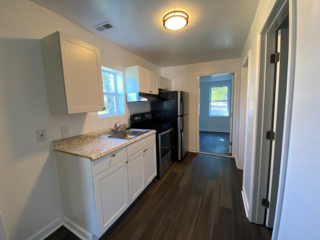 1006 Rome St - Photo 3 of 11