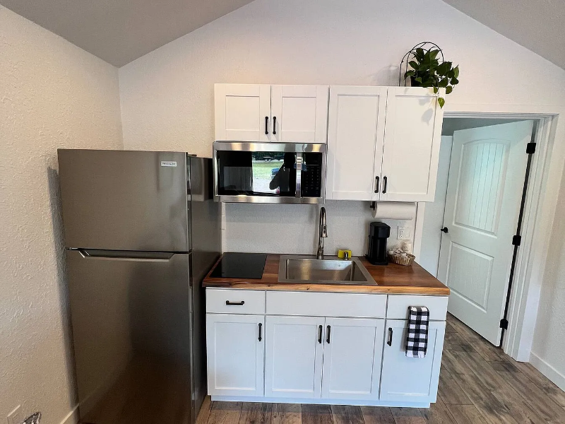 10630 Hwye - Photo 3 of 8