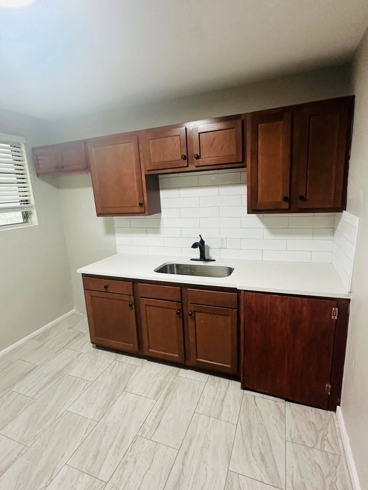 4304 Grunthal St - Photo 7 of 18