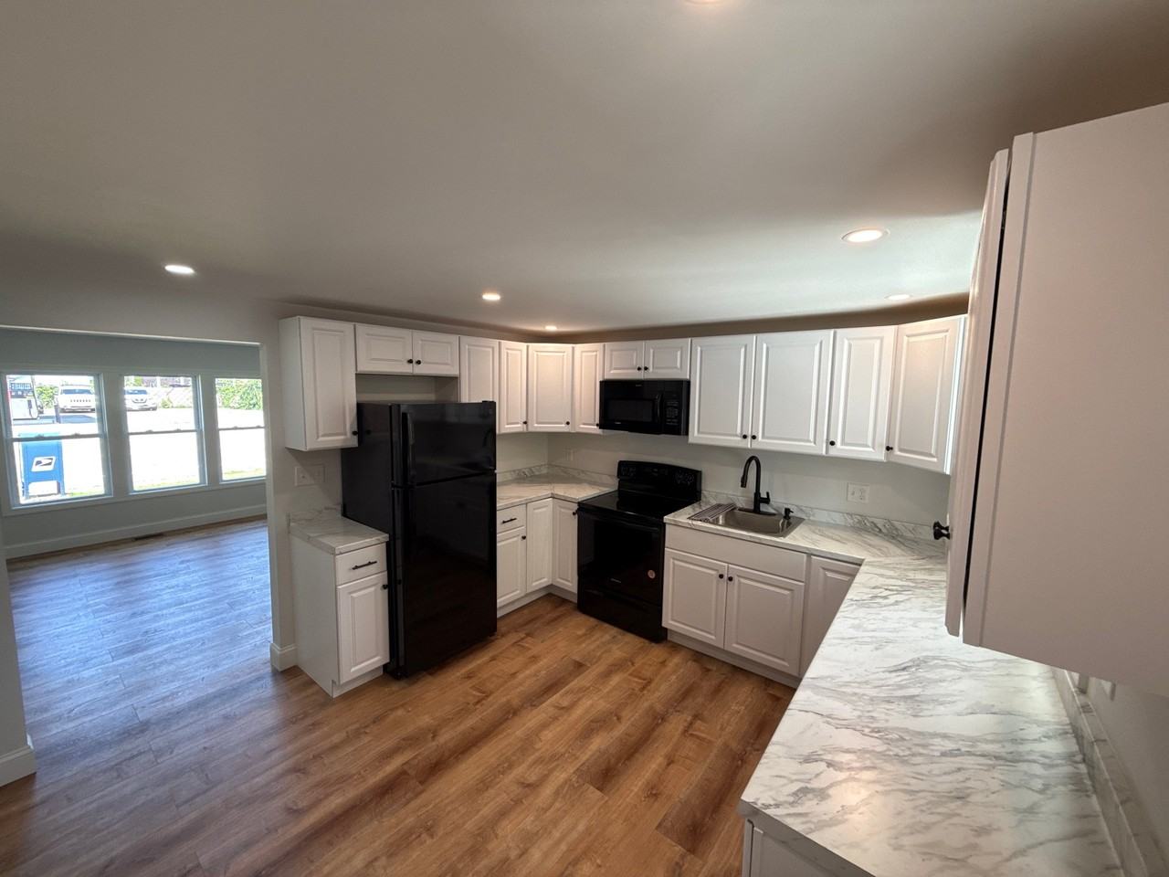 177 Swan St - Photo 5 of 22