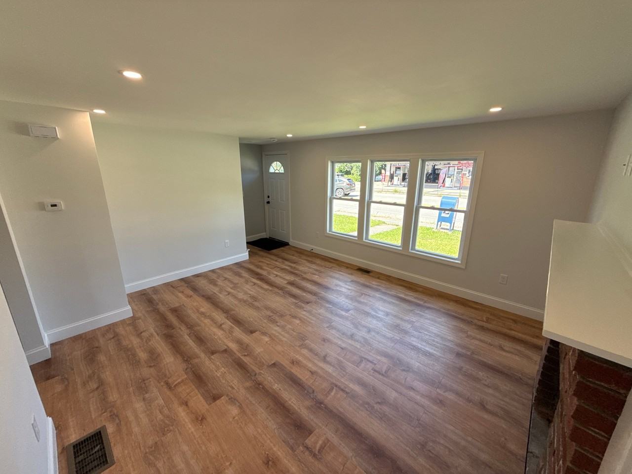 177 Swan St - Photo 7 of 22
