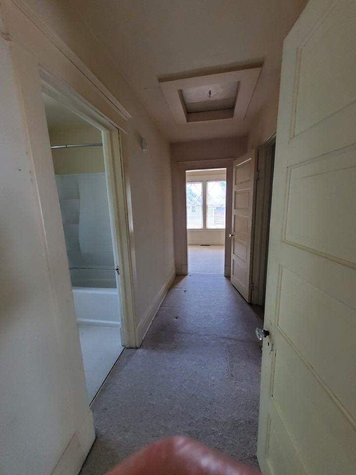 207 Institute St #B - Photo 4 of 16