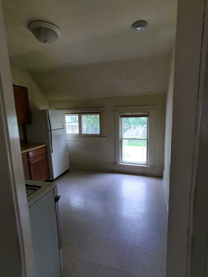 207 Institute St #B - Photo 5 of 16