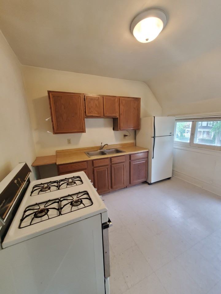 207 Institute St #B - Photo 6 of 16