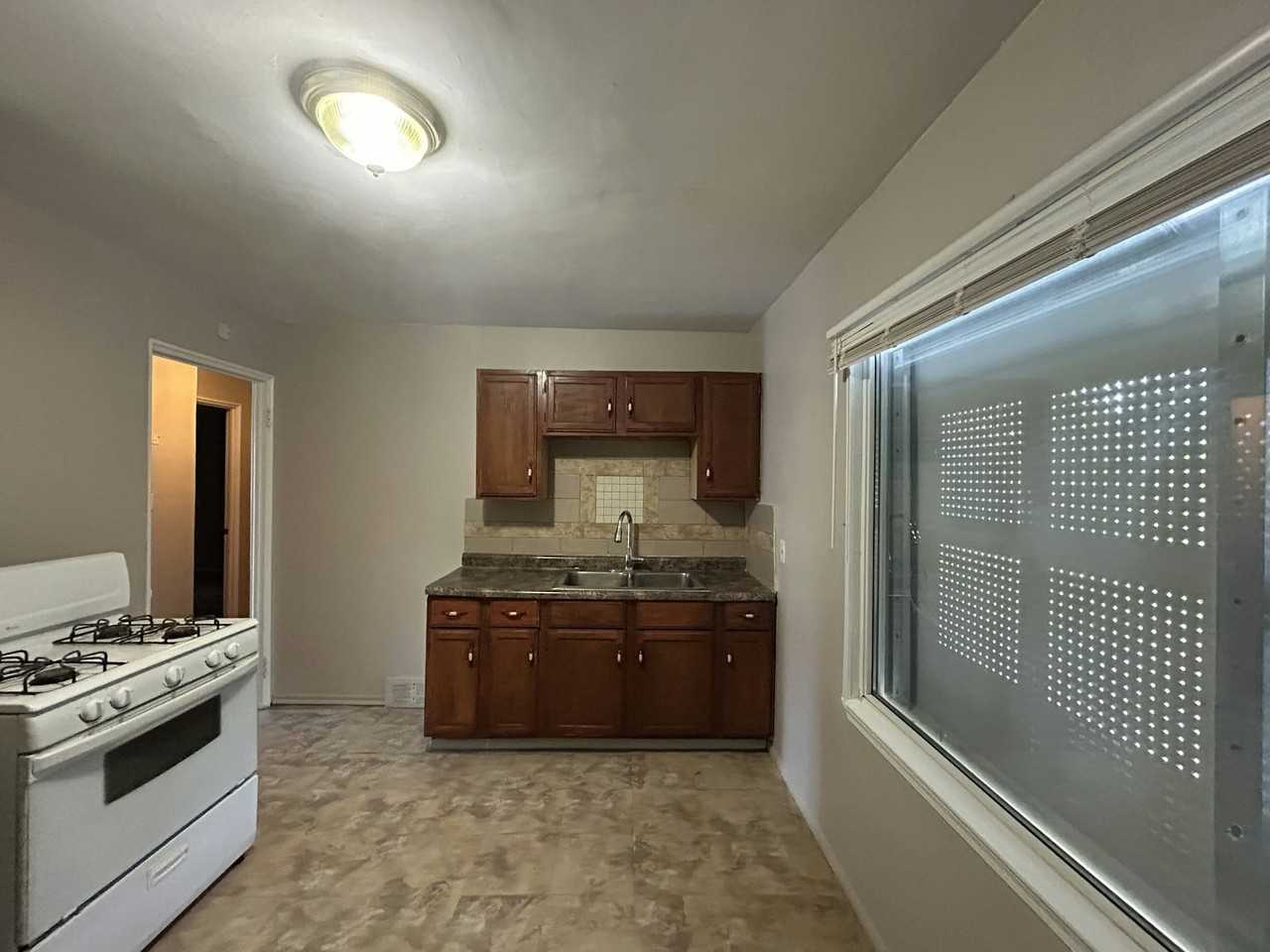 19313 Stahelin Avenue - Photo 4 of 21