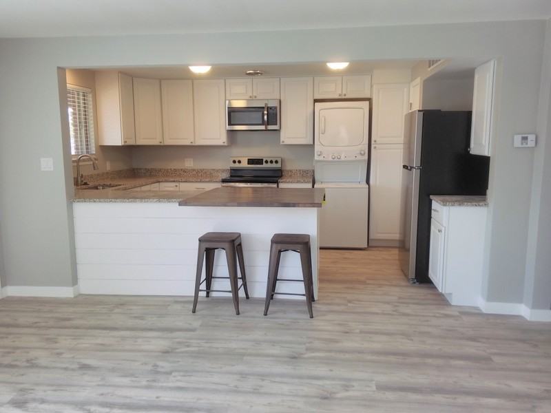 839 E Fairmont Cir #2 - Photo 4 of 8