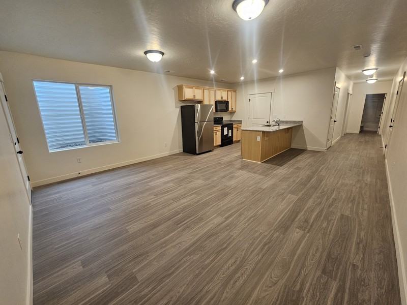 895 E Antelope Dr