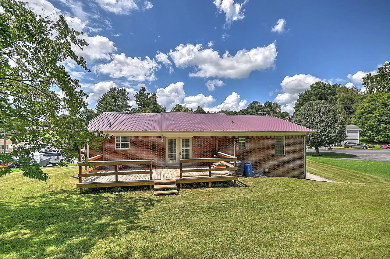 185 Woodland Cir - Photo 2 of 20
