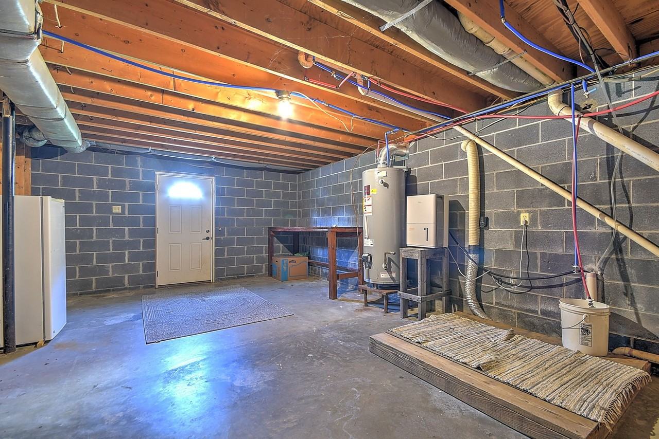 185 Woodland Cir - Photo 3 of 20