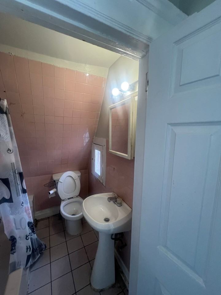 635 South St #3 - Photo 3 of 5