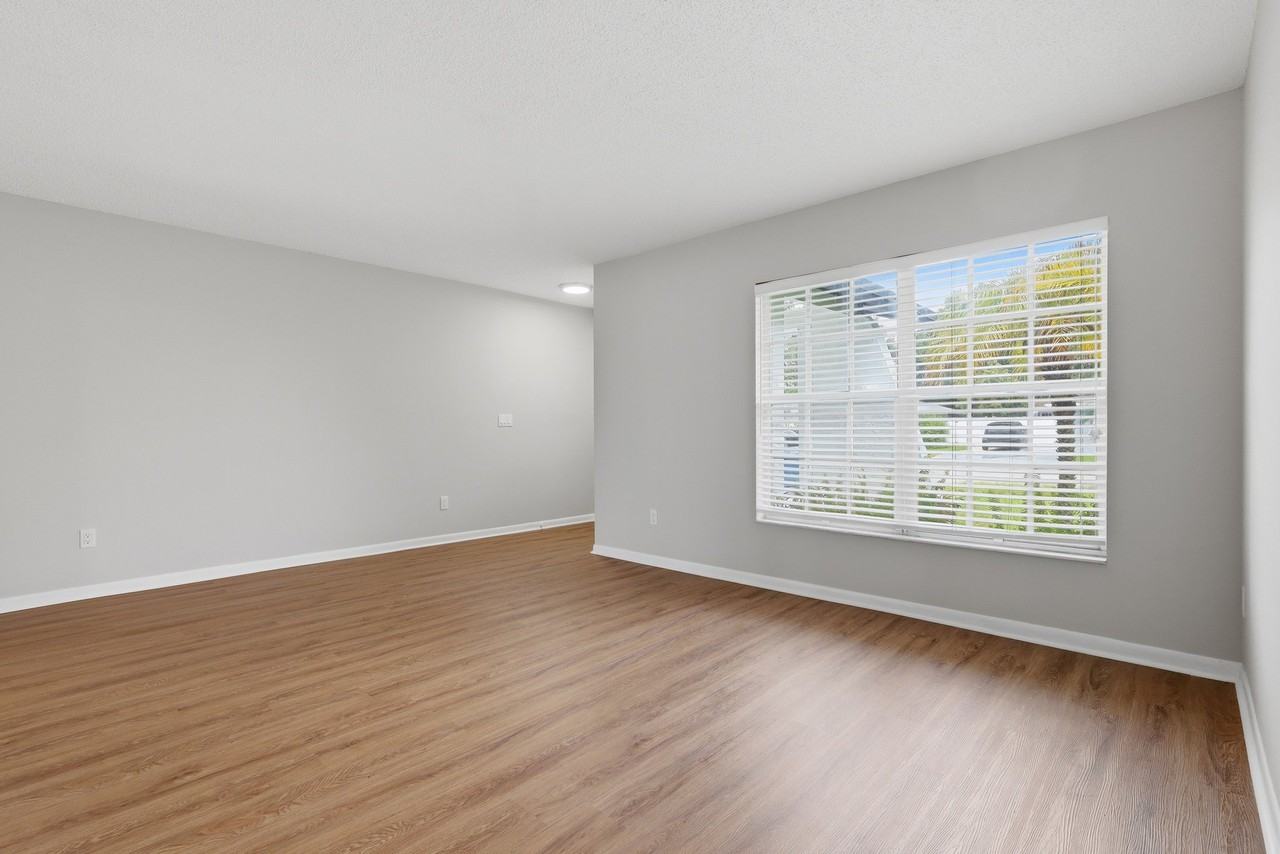 14505 Farm Hills Pl - Photo 4 of 20