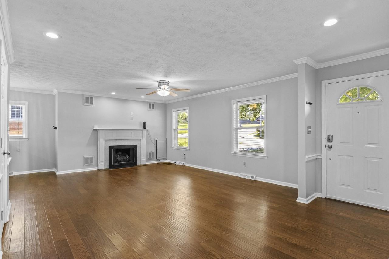 3483 Lansdowne Dr - Photo 3 of 14