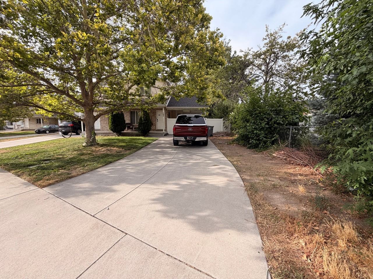 184 W Pacific Dr - Photo 2 of 12
