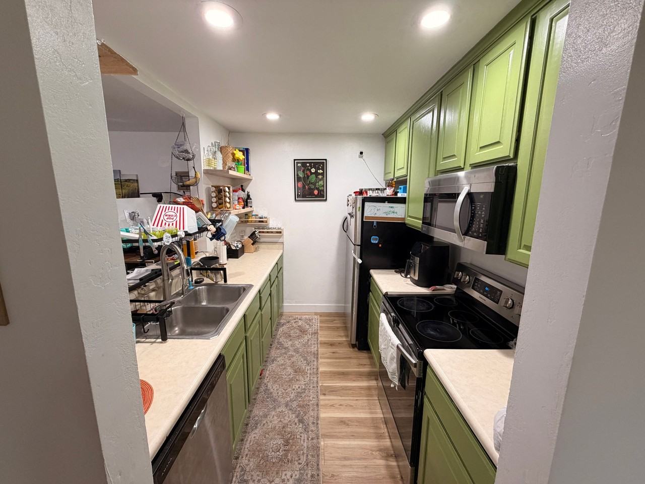 184 W Pacific Dr - Photo 5 of 12