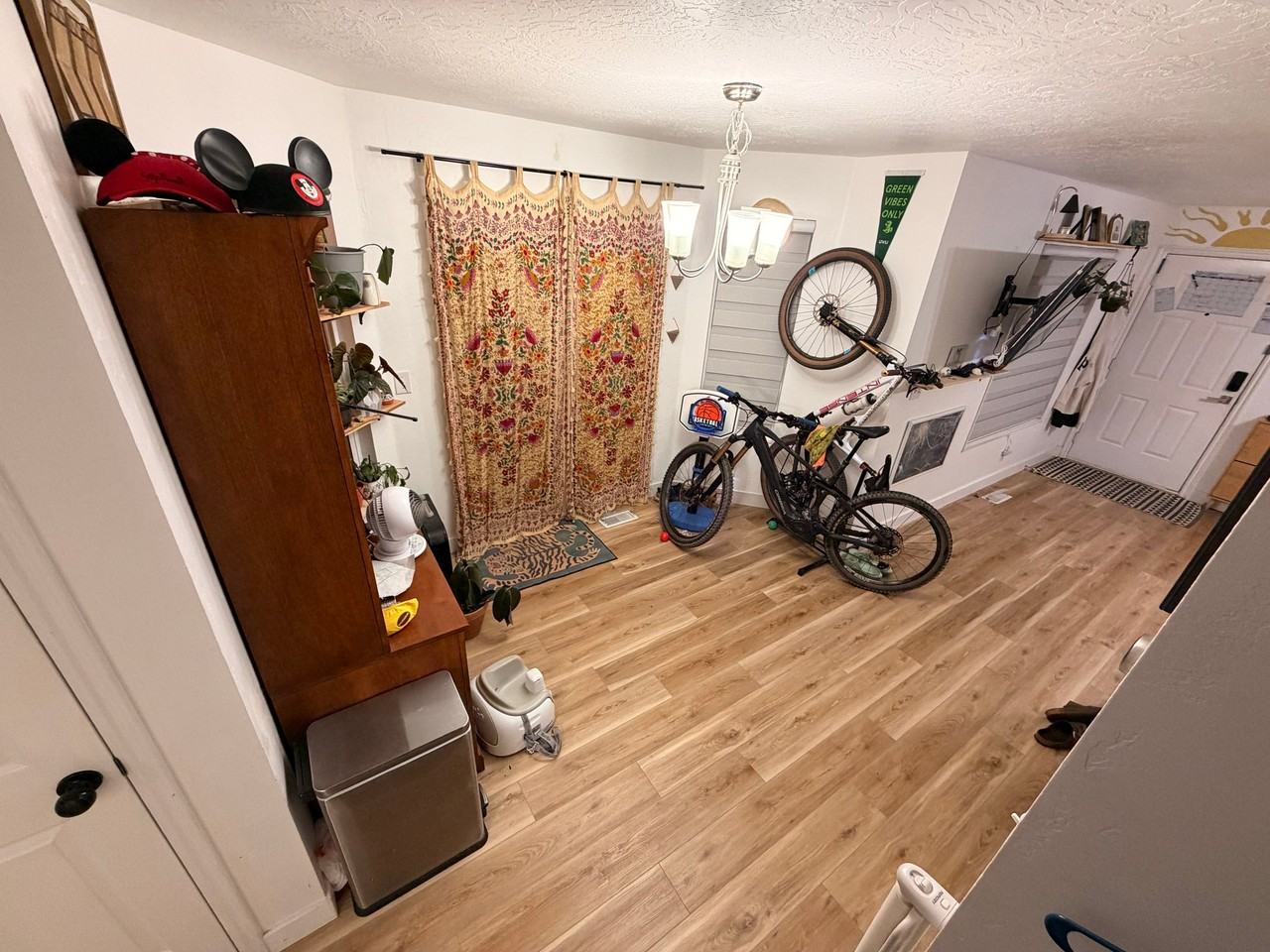 184 W Pacific Dr - Photo 7 of 12