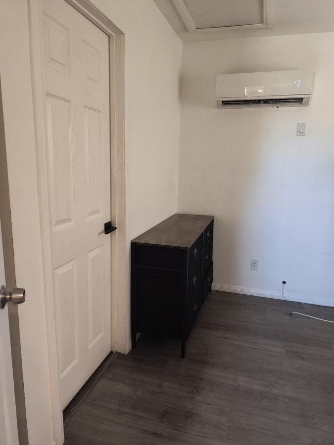 2706 W 74th St - Photo 3 of 6