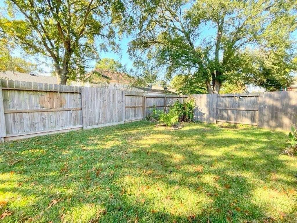 18083 Holly Forest Dr - Photo 6 of 20
