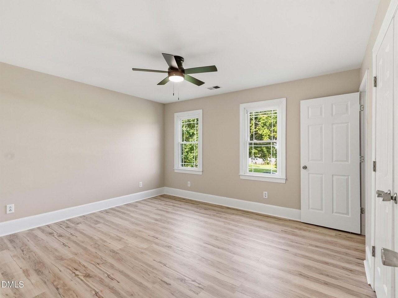 619 Commander Dr - Photo 2 of 19