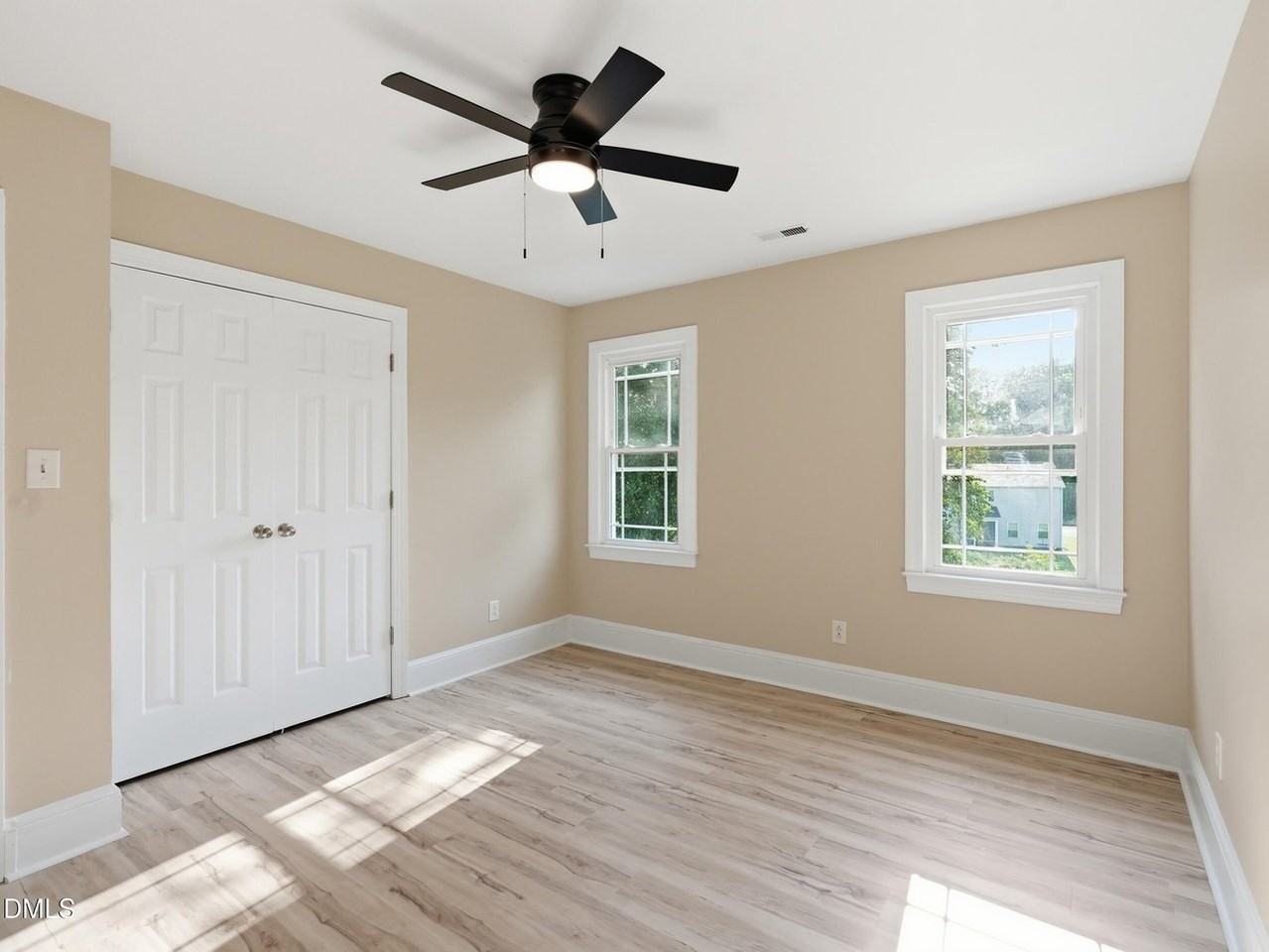 619 Commander Dr - Photo 3 of 19