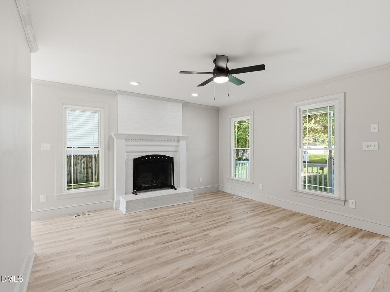 619 Commander Dr - Photo 4 of 19