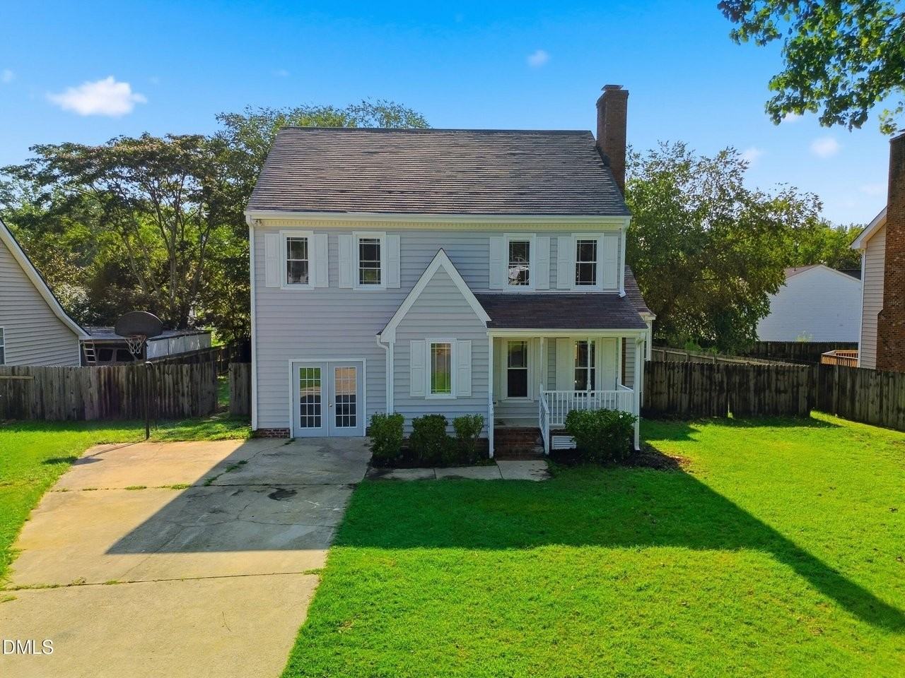 619 Commander Dr - Photo 5 of 19