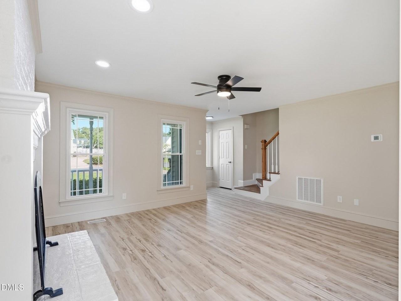 619 Commander Dr - Photo 7 of 19