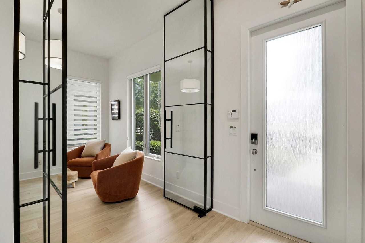 5029 Grandiflora Rd - Photo 4 of 10