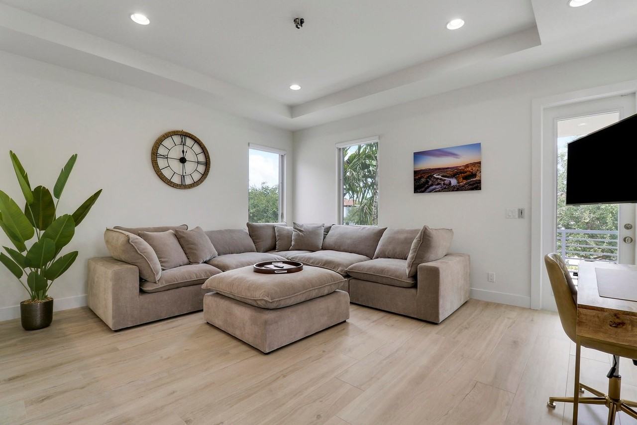 5029 Grandiflora Rd - Photo 7 of 10