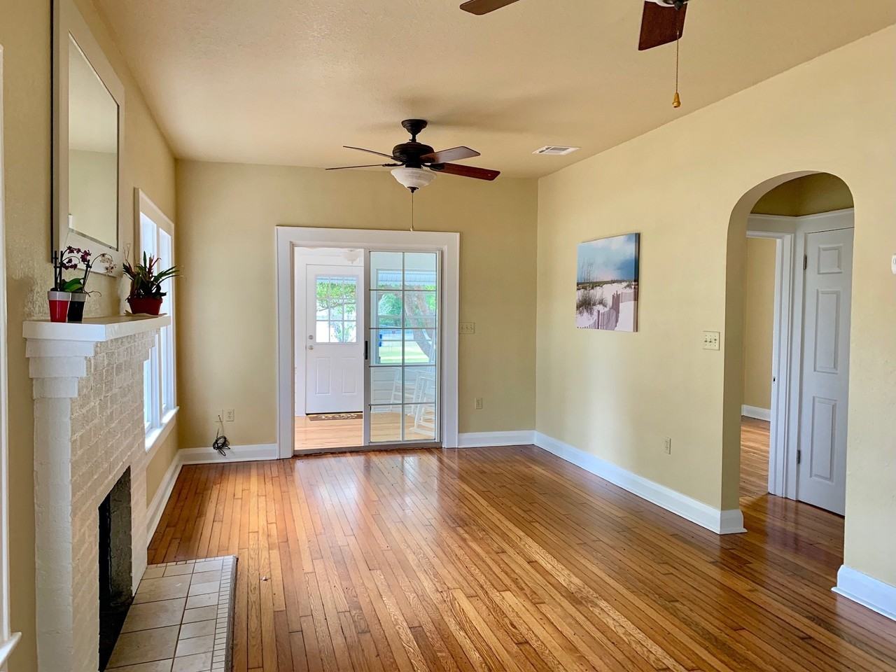 323 Matlo Ave - Photo 4 of 10