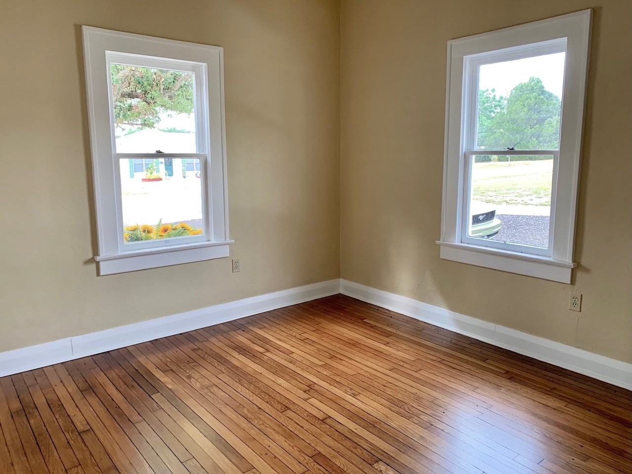 323 Matlo Ave - Photo 6 of 10