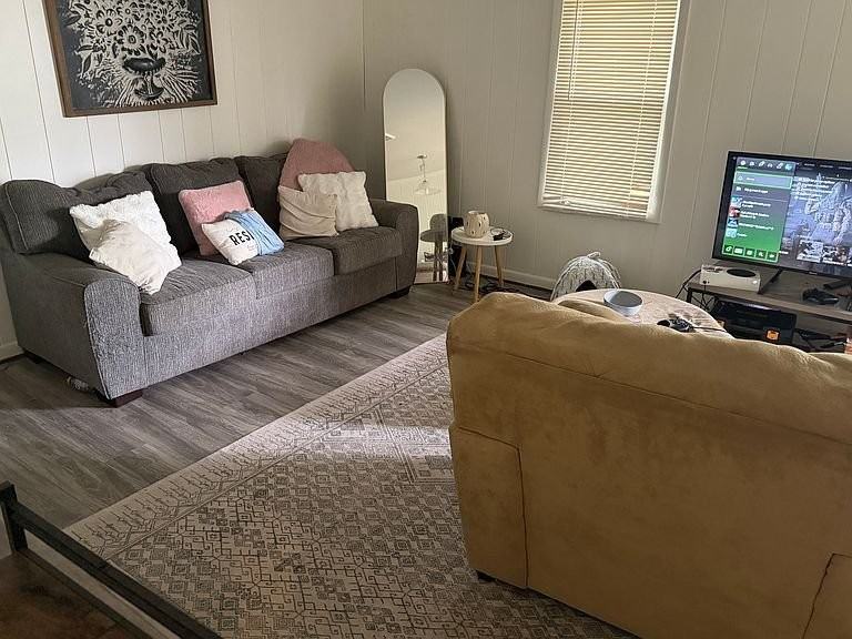 222 Euclid Dr - Photo 5 of 9