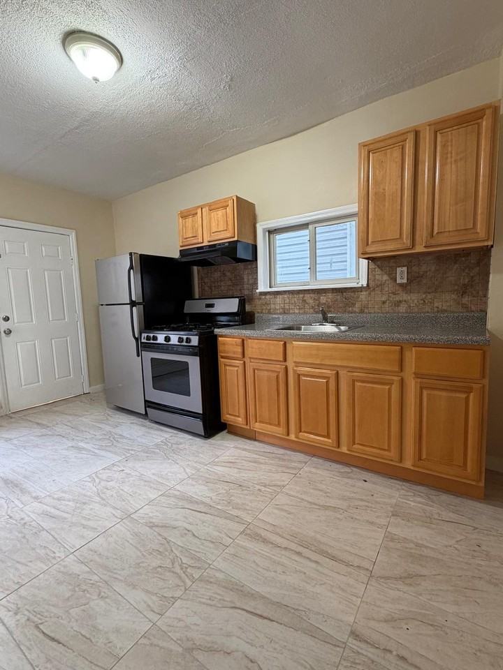 155 E Jersey St #1 - Photo 3 of 10