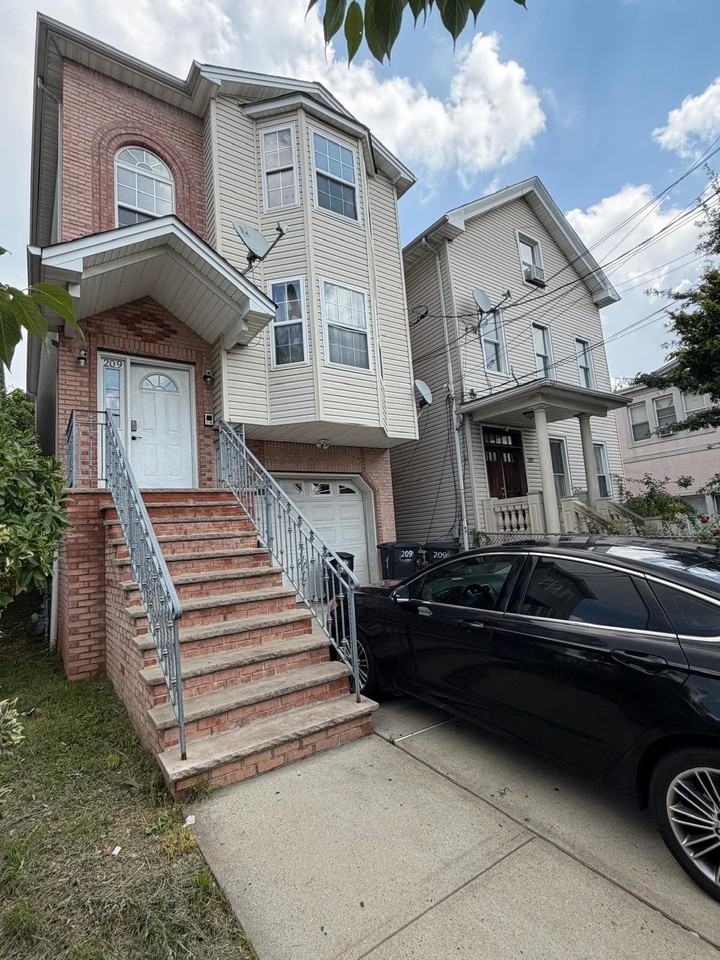 209 Franklin St #2 - Photo 2 of 2