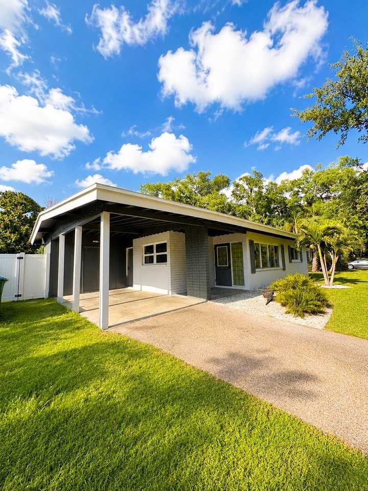10543 51st Ter N - Photo 2 of 17