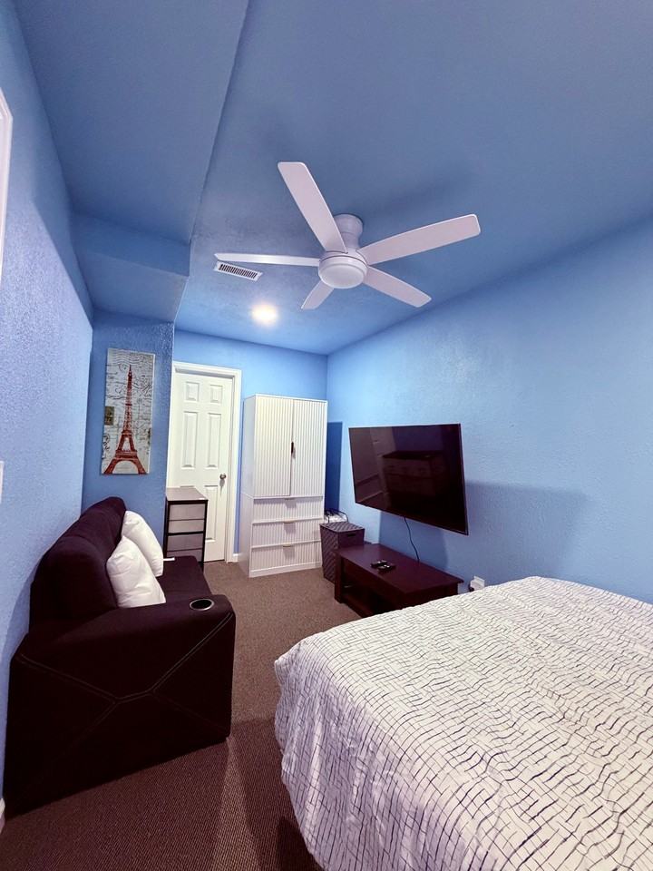 20662 E 43rd Ave - Photo 2 of 6