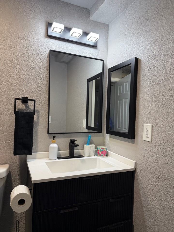 20662 E 43rd Ave - Photo 3 of 6