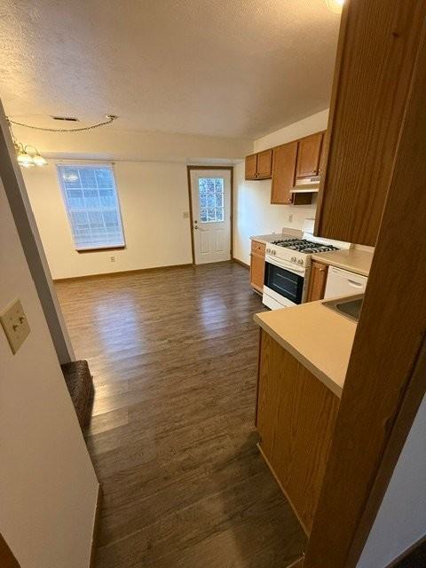 149 E Menard St - Photo 3 of 18