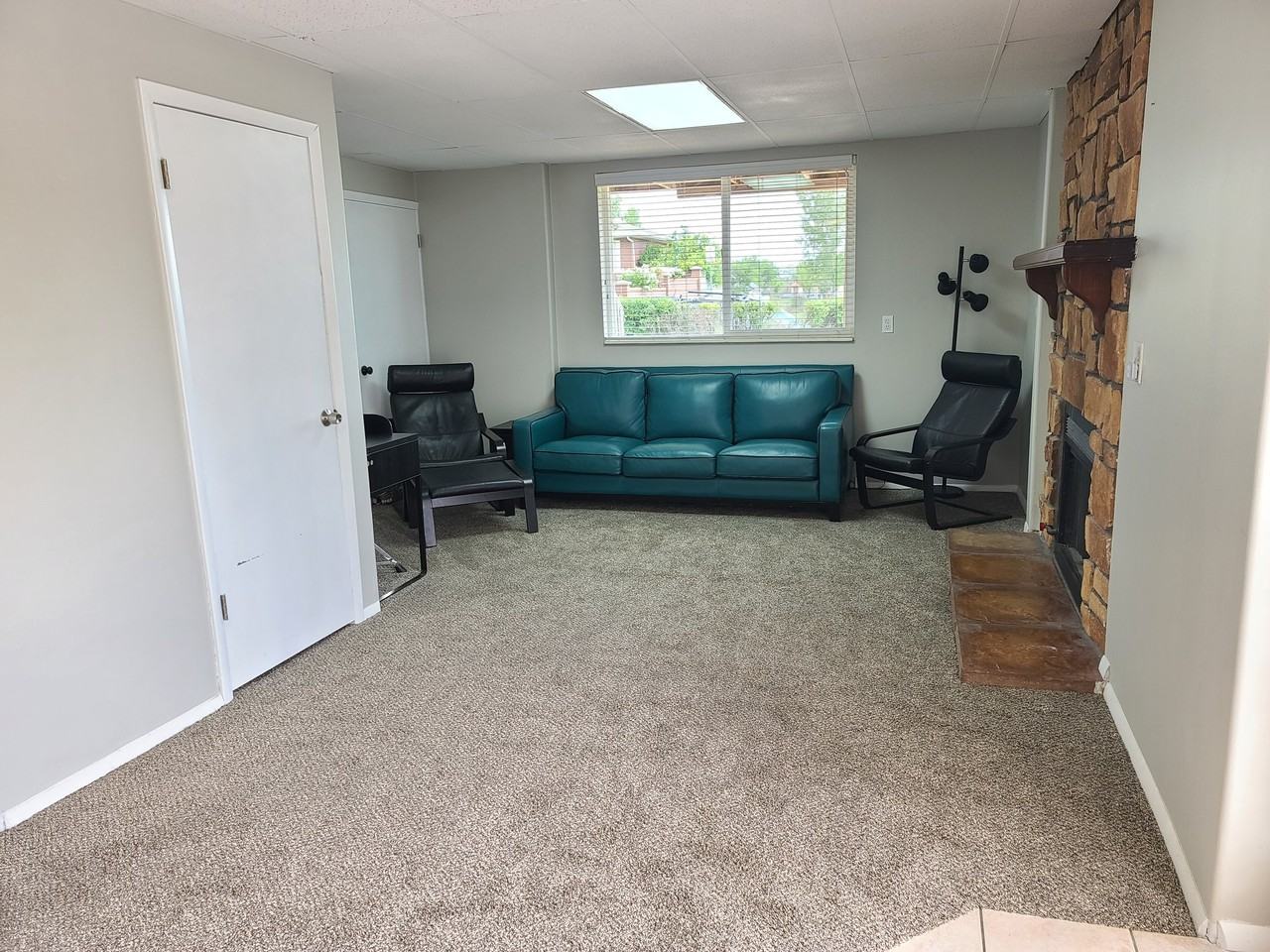 940 W Red Oaks Dr #2 - Photo 2 of 20