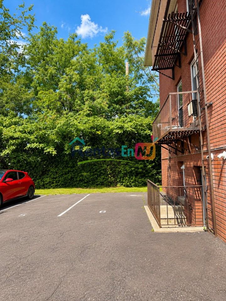 9 Stecher St #2S - Photo 7 of 9