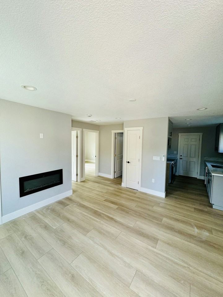 211 Earl Ave, Unit 211 Unit A - Photo 4 of 12