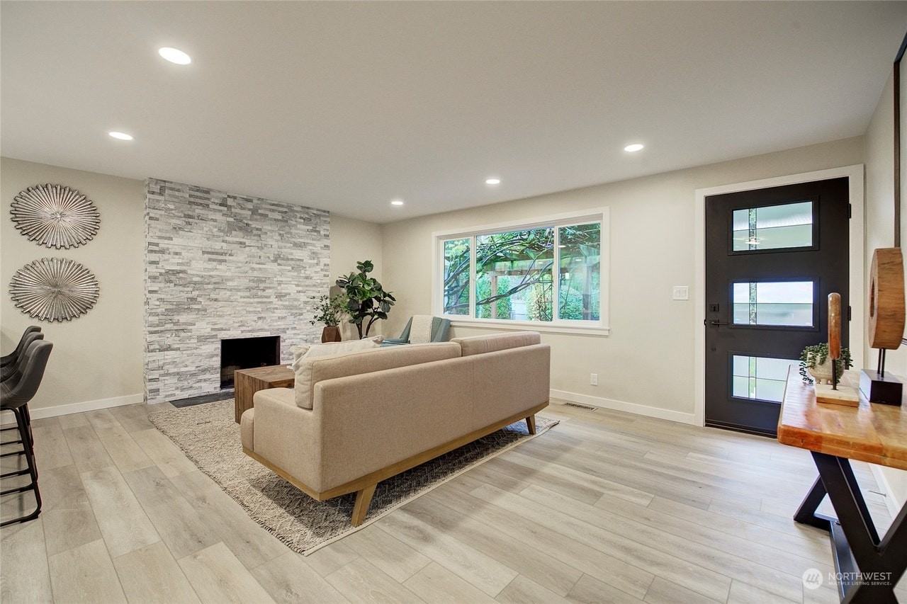 22803 SE 21st St - Photo 5 of 28